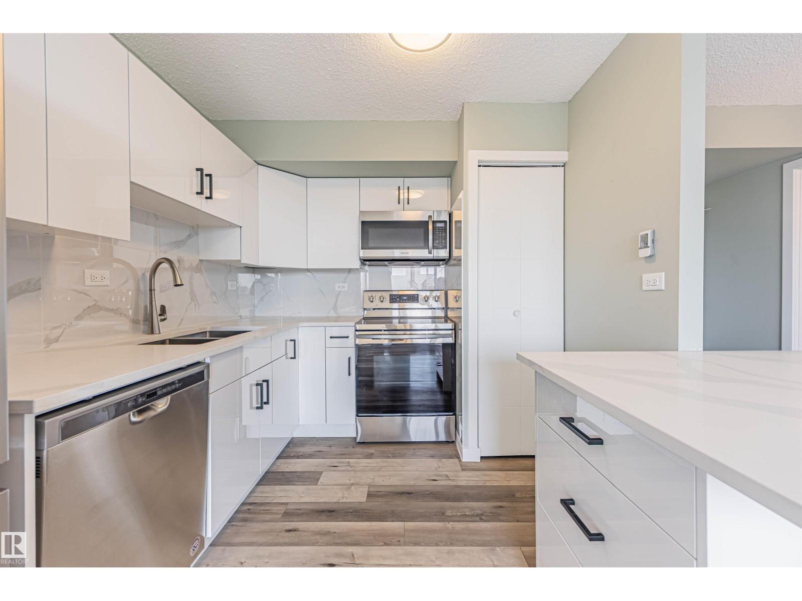 10150 117 Street Northwest #1705, Edmonton, AB T5K 2J2