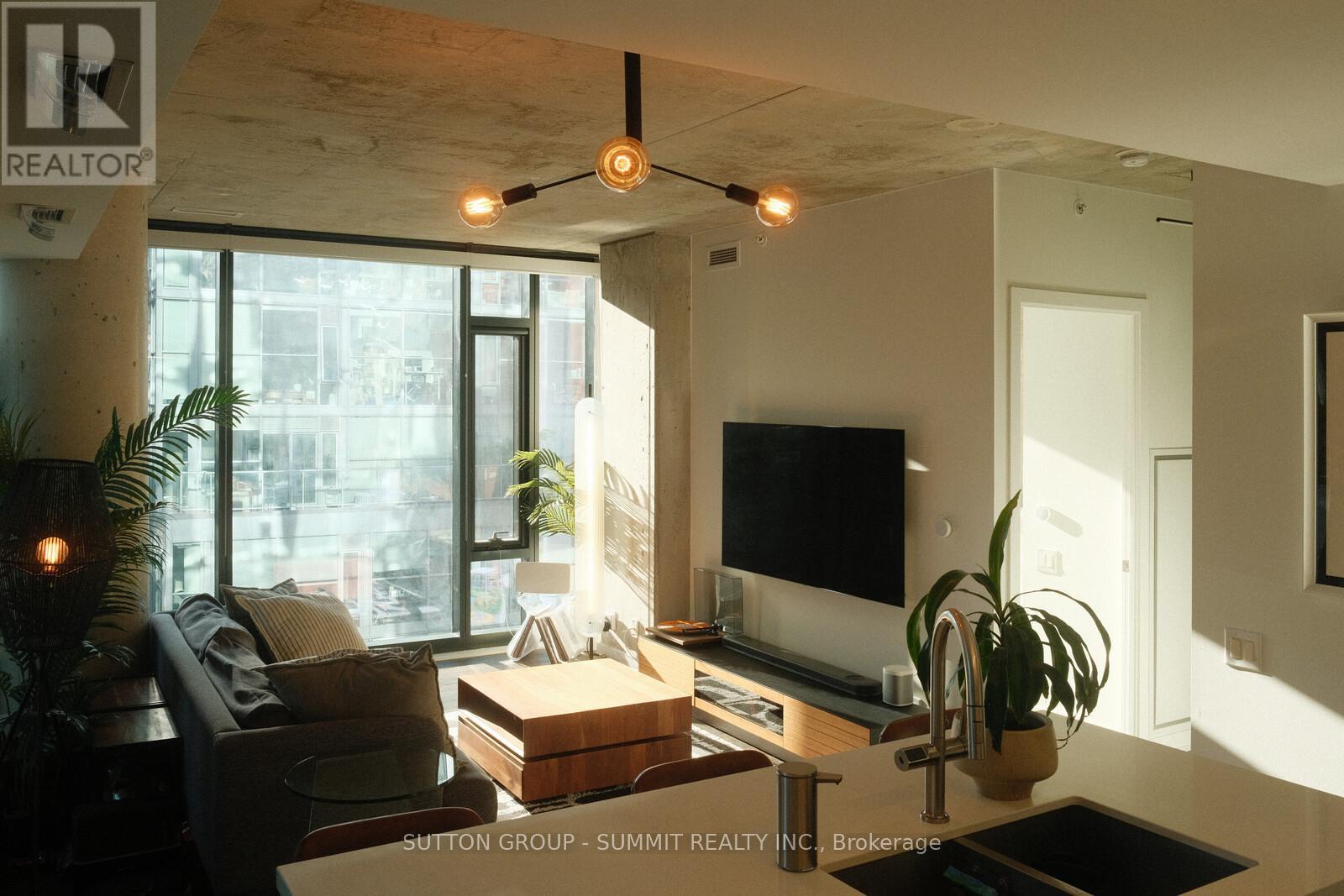 902 11 Charlotte St, Toronto, ON M5V 0M6