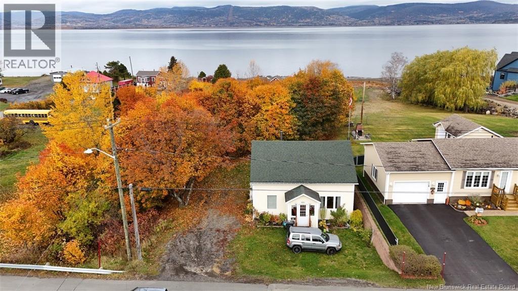 431 Vanier St, Campbellton, NB E3N 1V1