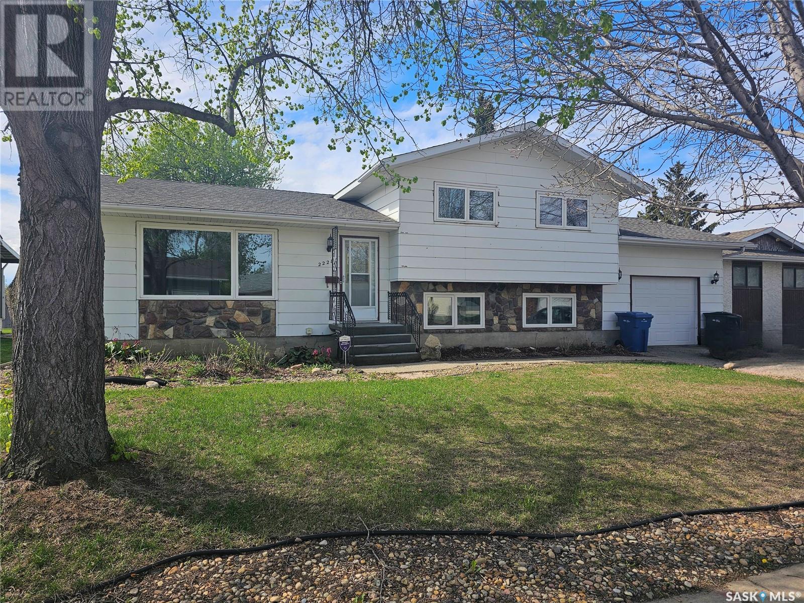 North Battleford, SK homes with a garage for sale Houseful