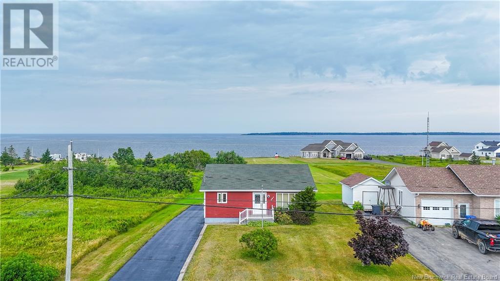 301 Rue De Lile St, Caraquet, NB E1W 1B5