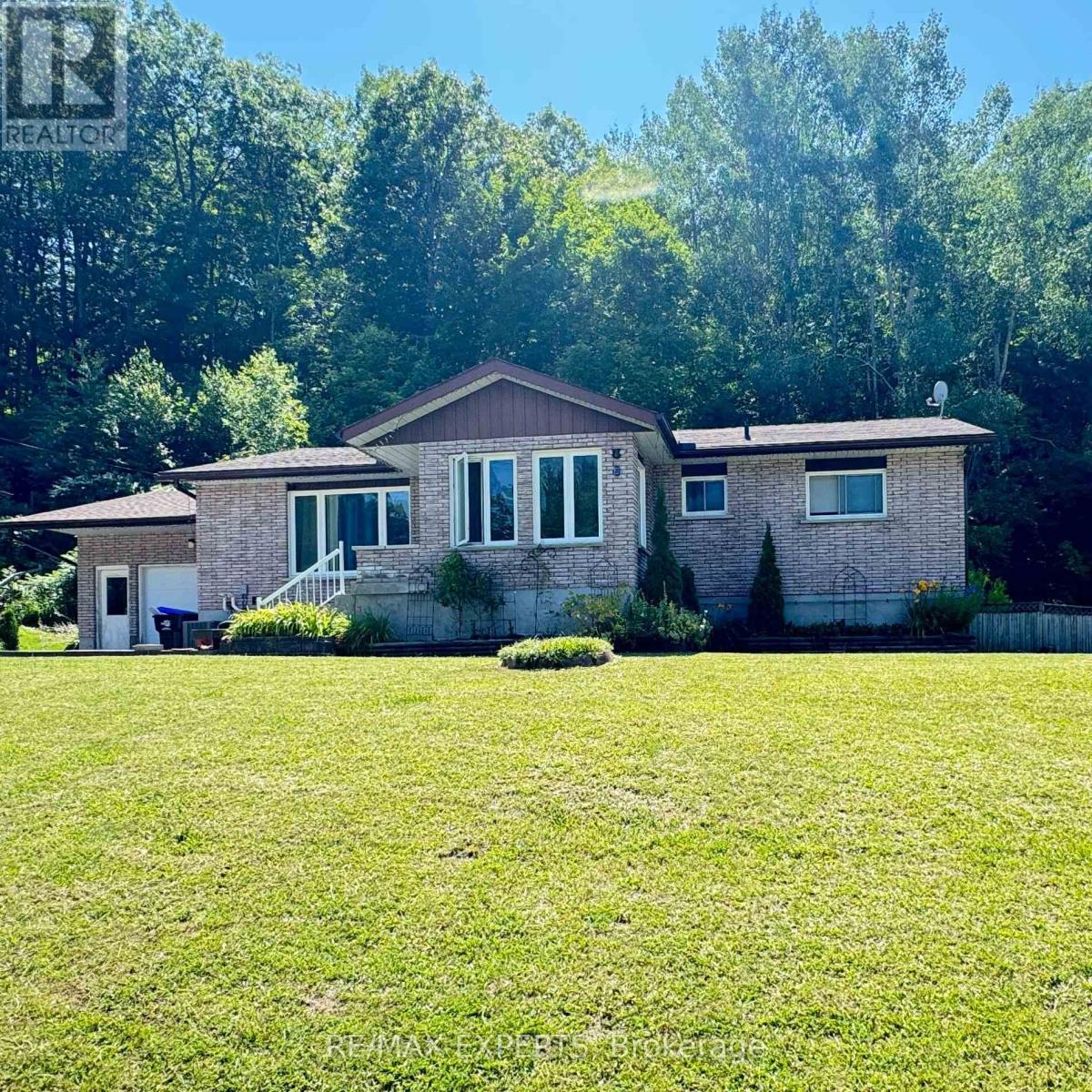 26 Ludlow St, Midland, ON L4R 4B7