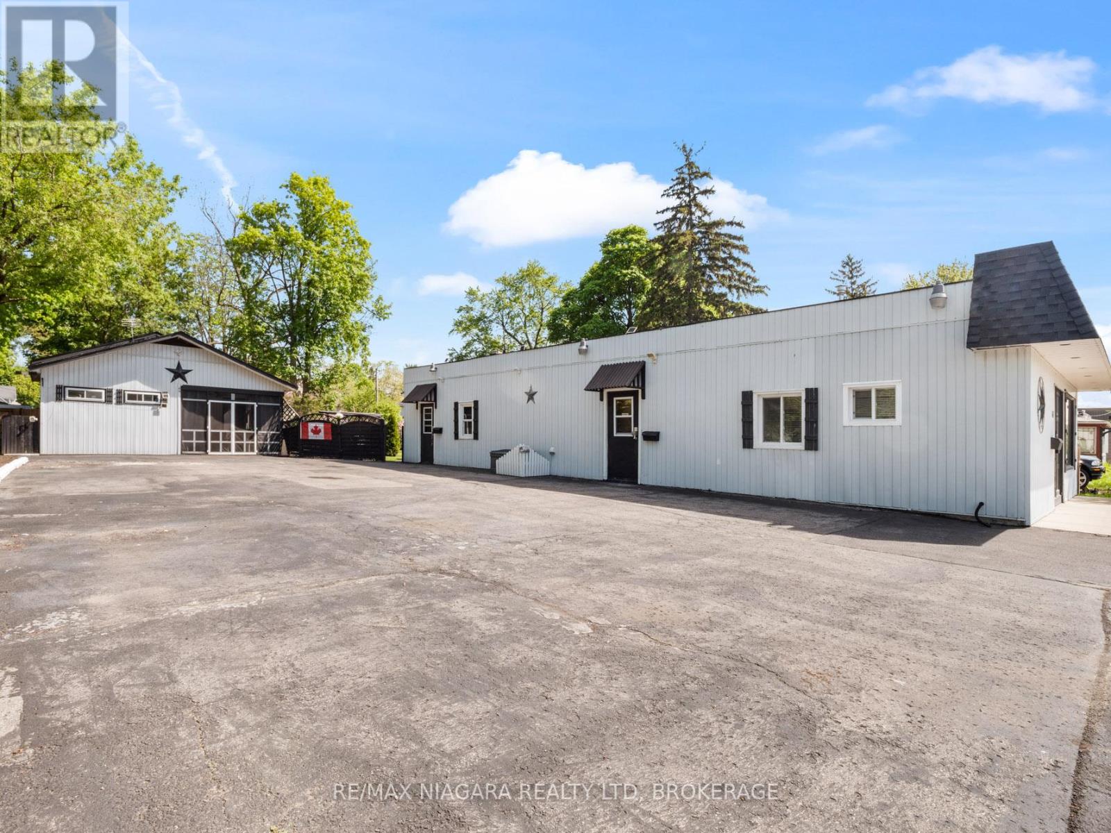 61 Queen St, Fort Erie, ON L2A 1T8