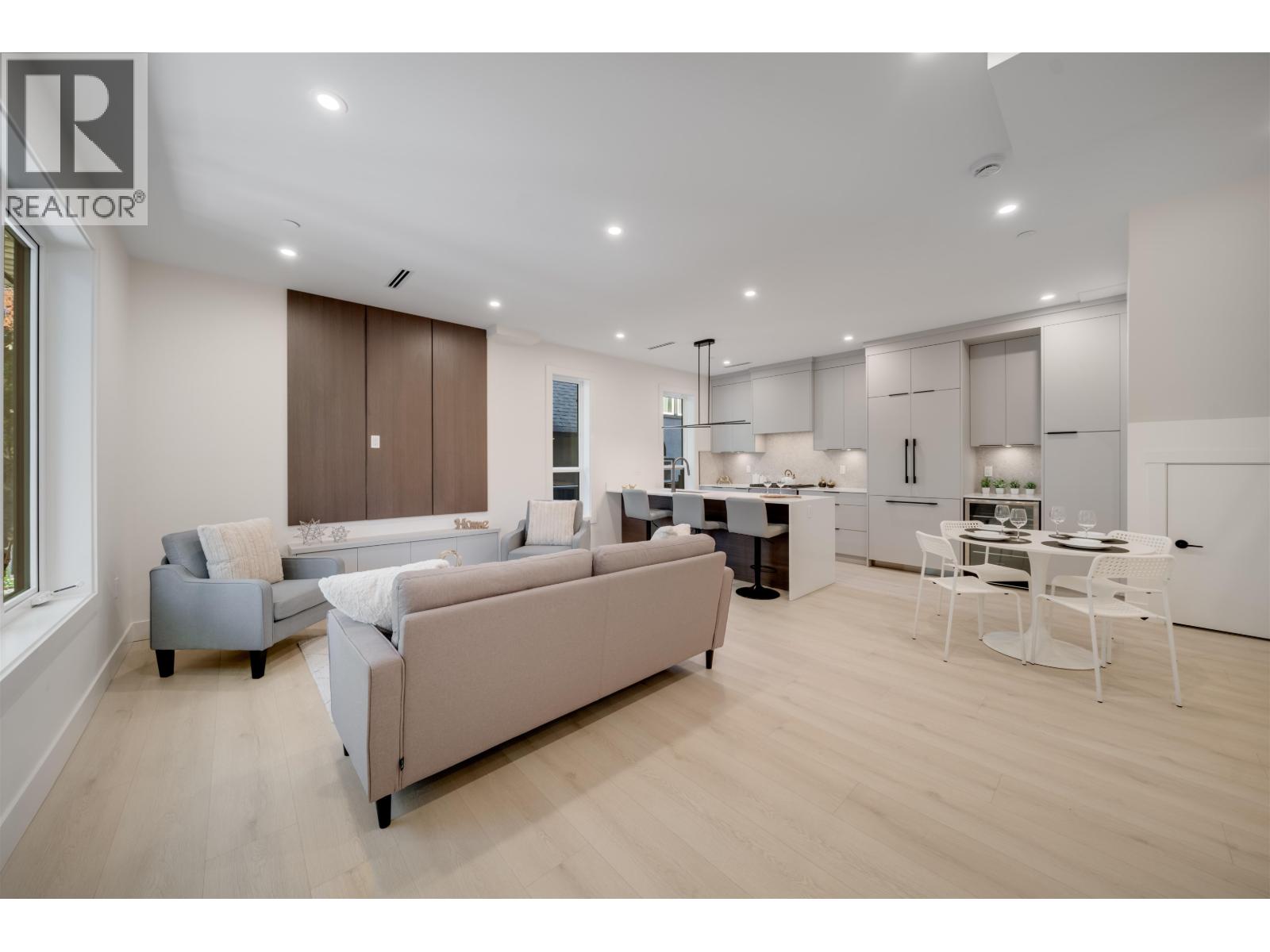 3836 W 8th Avenue Unit 2, Vancouver, BC V6R 1Z4