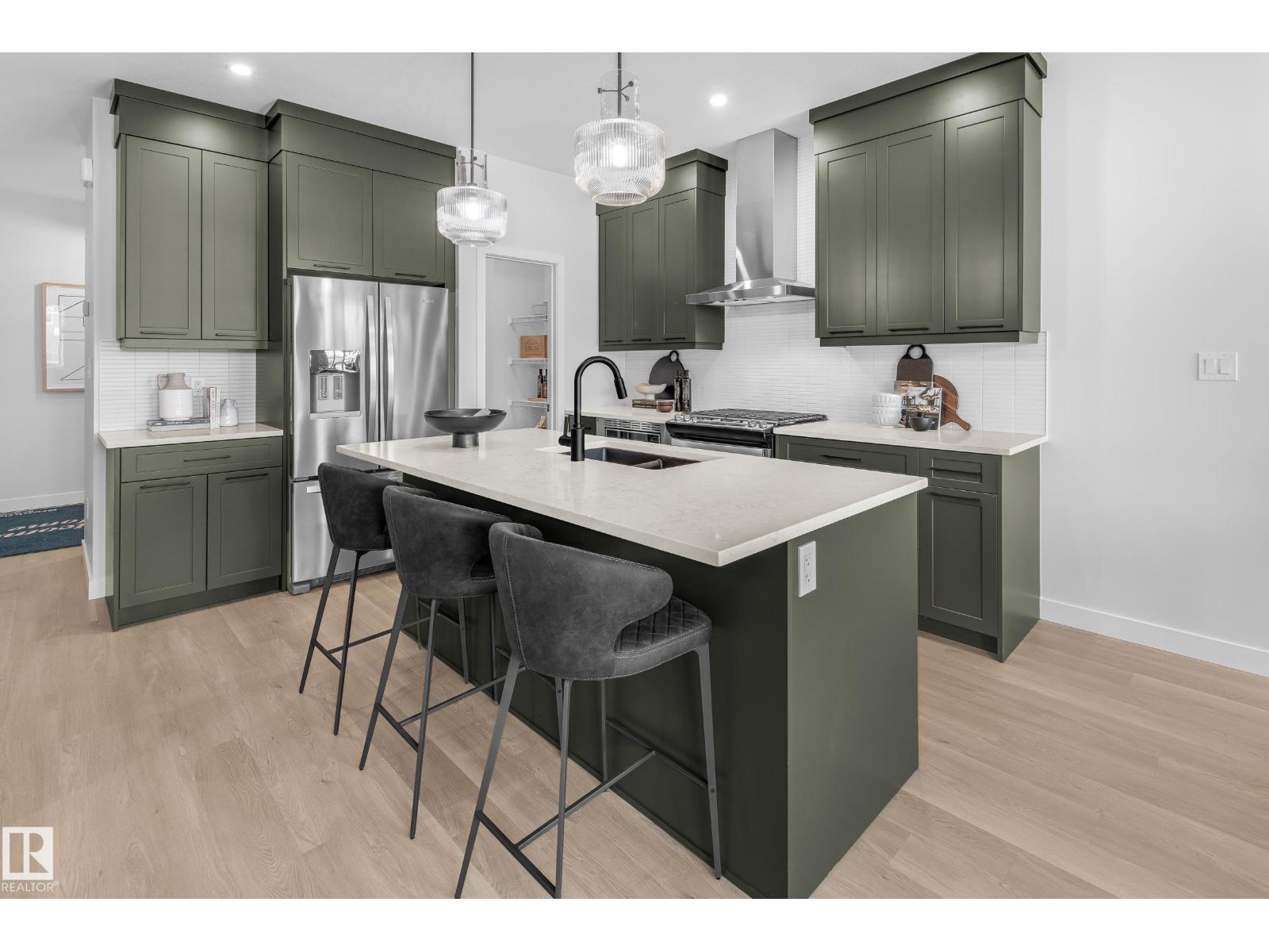 833 Rowan Cl SW, Edmonton, AB T6X 3J4