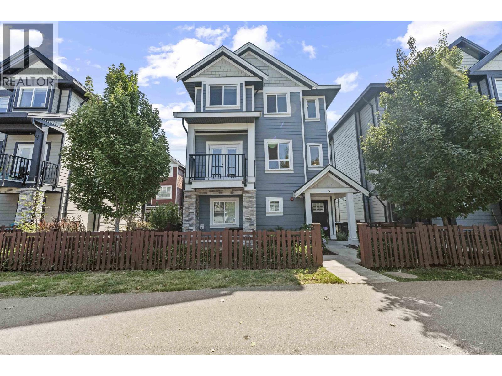 608 Ewen Avenue Unit 4, New Westminster, BC V3M 0H6