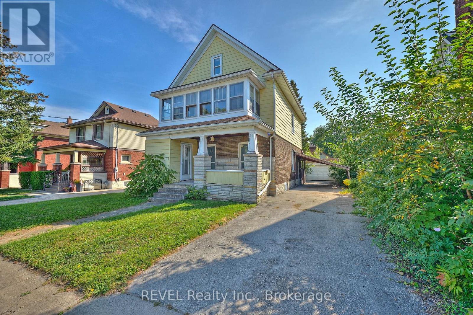 5806 Prince Edward Ave, Niagara Falls, ON L2G 5J3