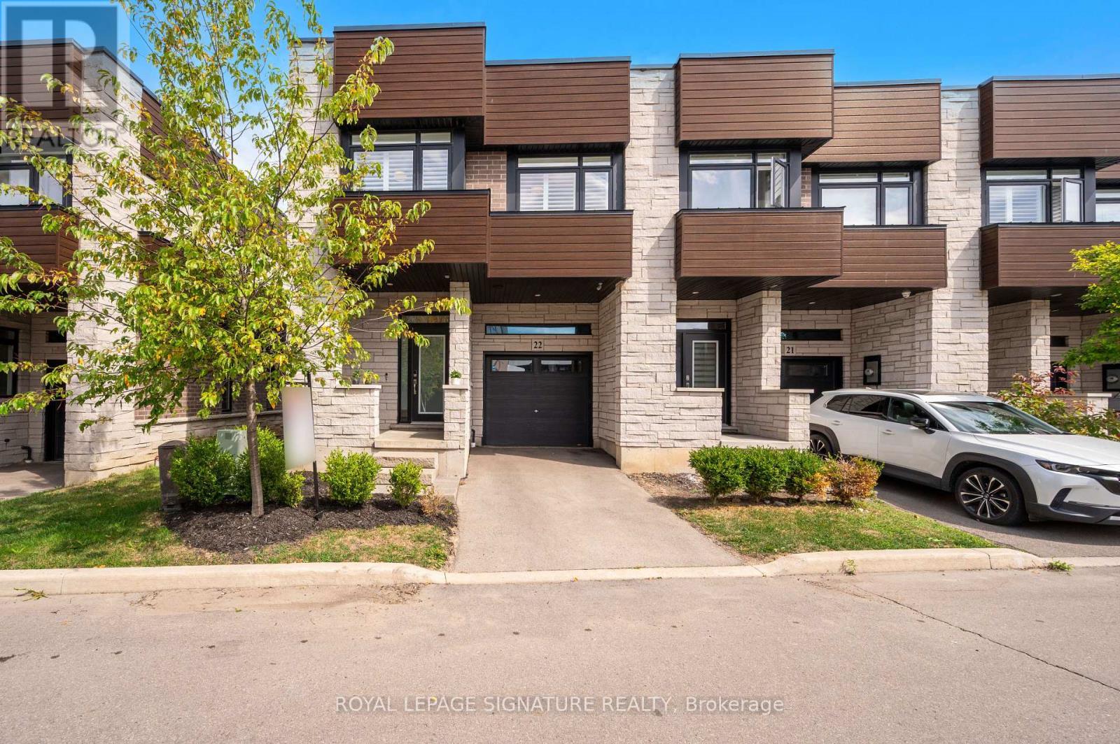 22 35 Midhurst Hts, Hamilton, ON L8J 0K9