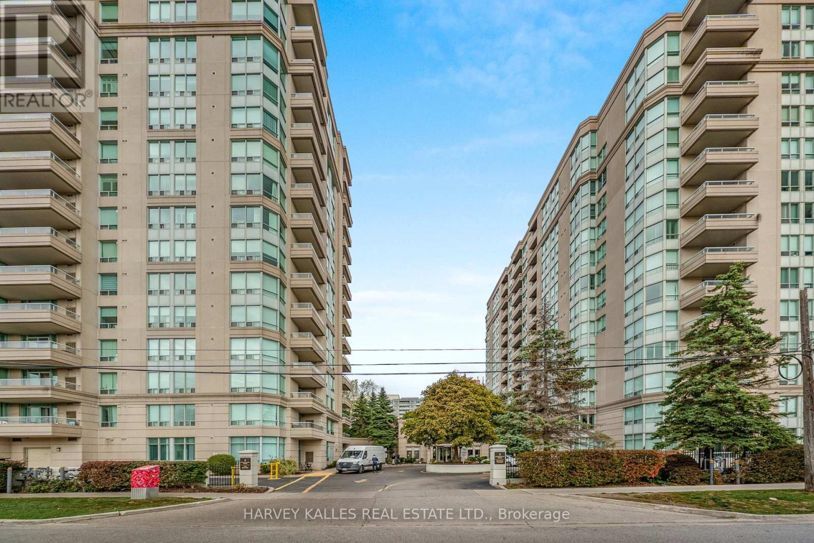 710 2 Covington Rd, Toronto, ON M6A 3E2