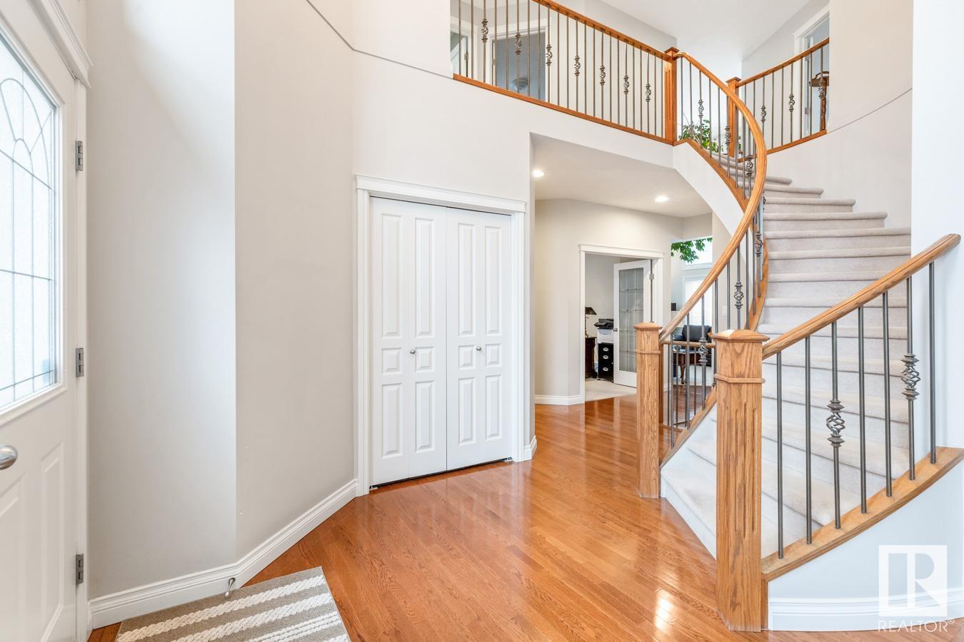 255 Tory Cr NW, Edmonton, AB T6R 3A5