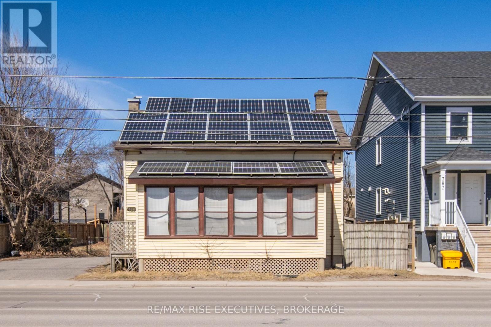 789 King St W, Kingston, ON K7M 2G5