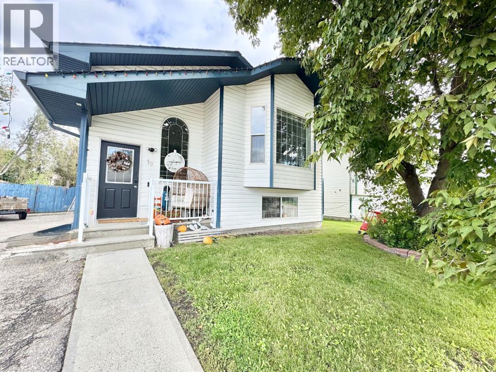 10 King Ct, Whitecourt, AB T7S 1T2