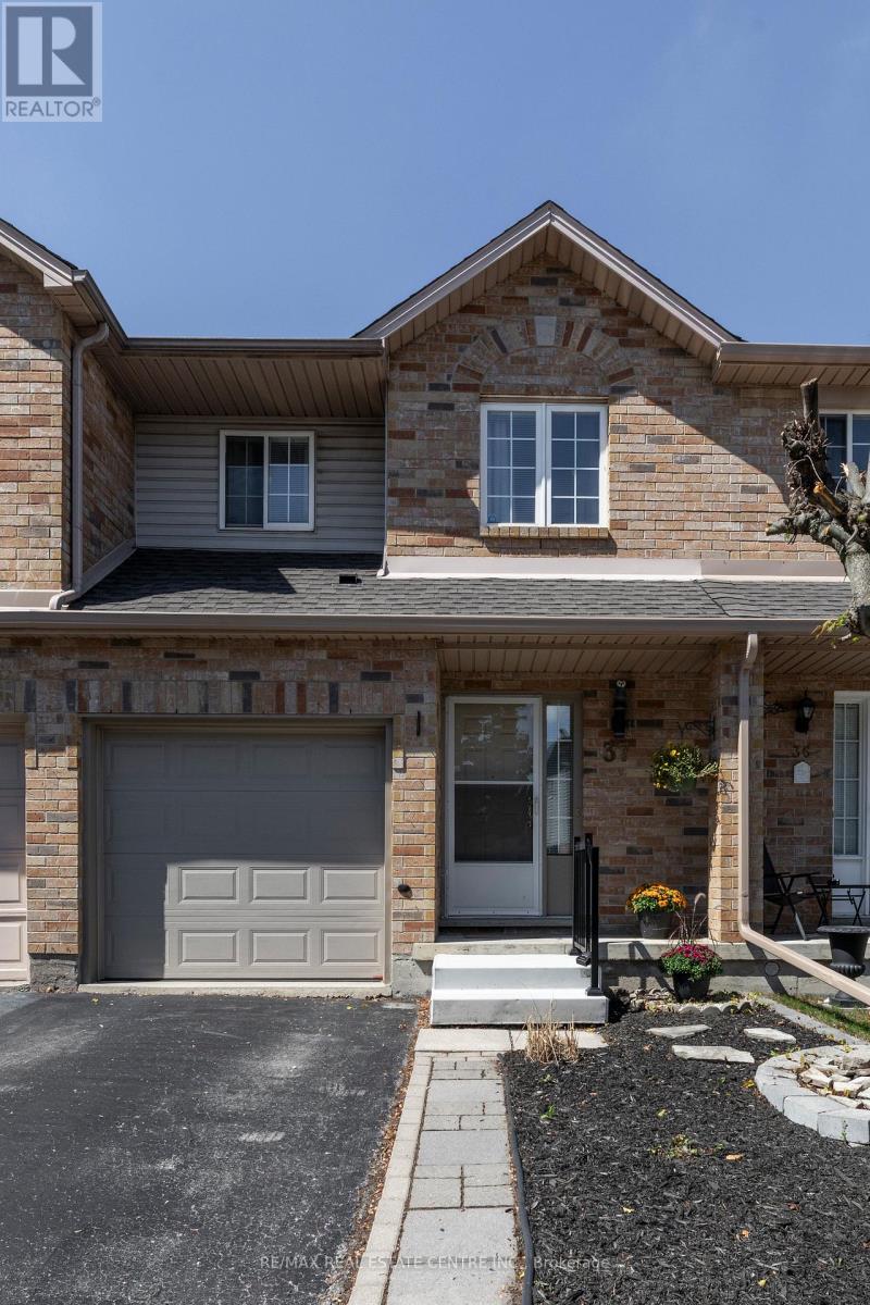 37 10 Cadham Blvd, Hamilton, ON L8W 3X6