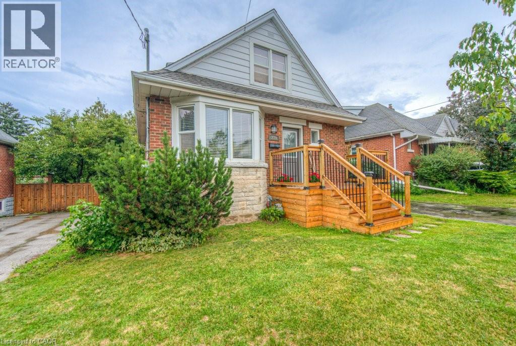 239 Rosewood Rd, Hamilton, ON L8K 3J5