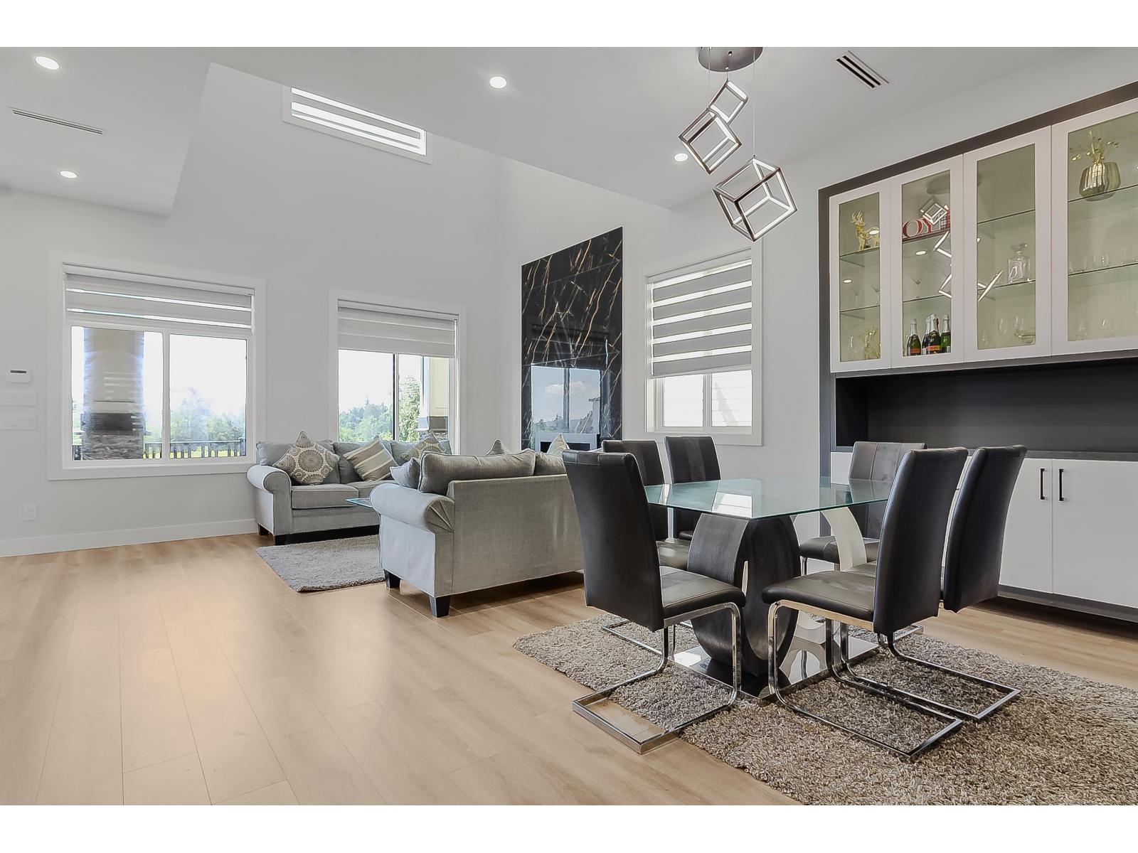 15 Avenue Unit 16707 #a, Surrey, BC V3Z 9M4