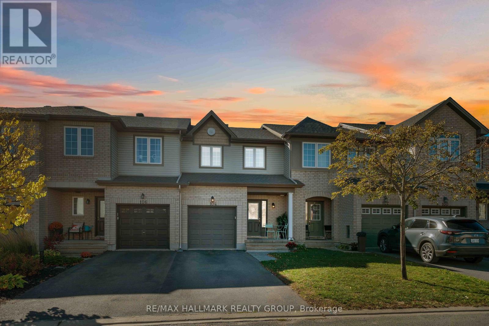 104 Esterbrook Dr, Ottawa, ON K1W 0A9