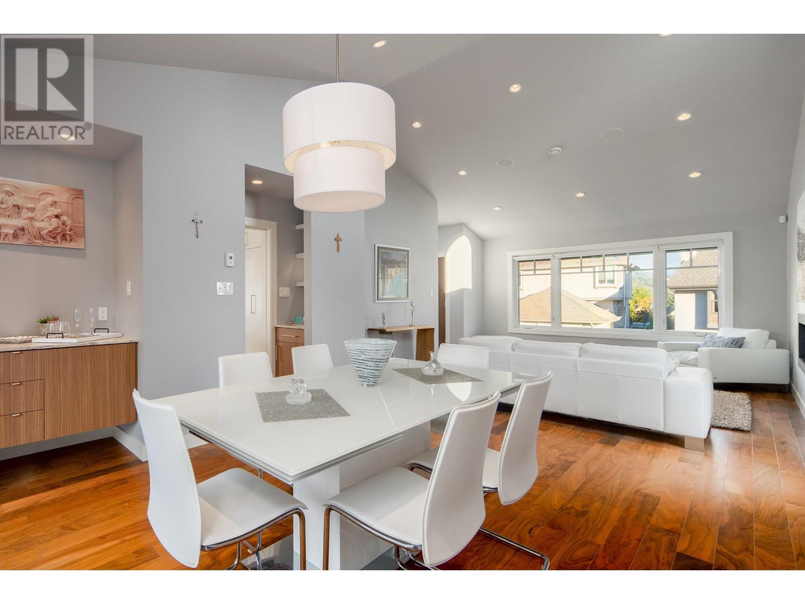 4786 Meadfeild Ct, West Vancouver, BC V7W 2Y3