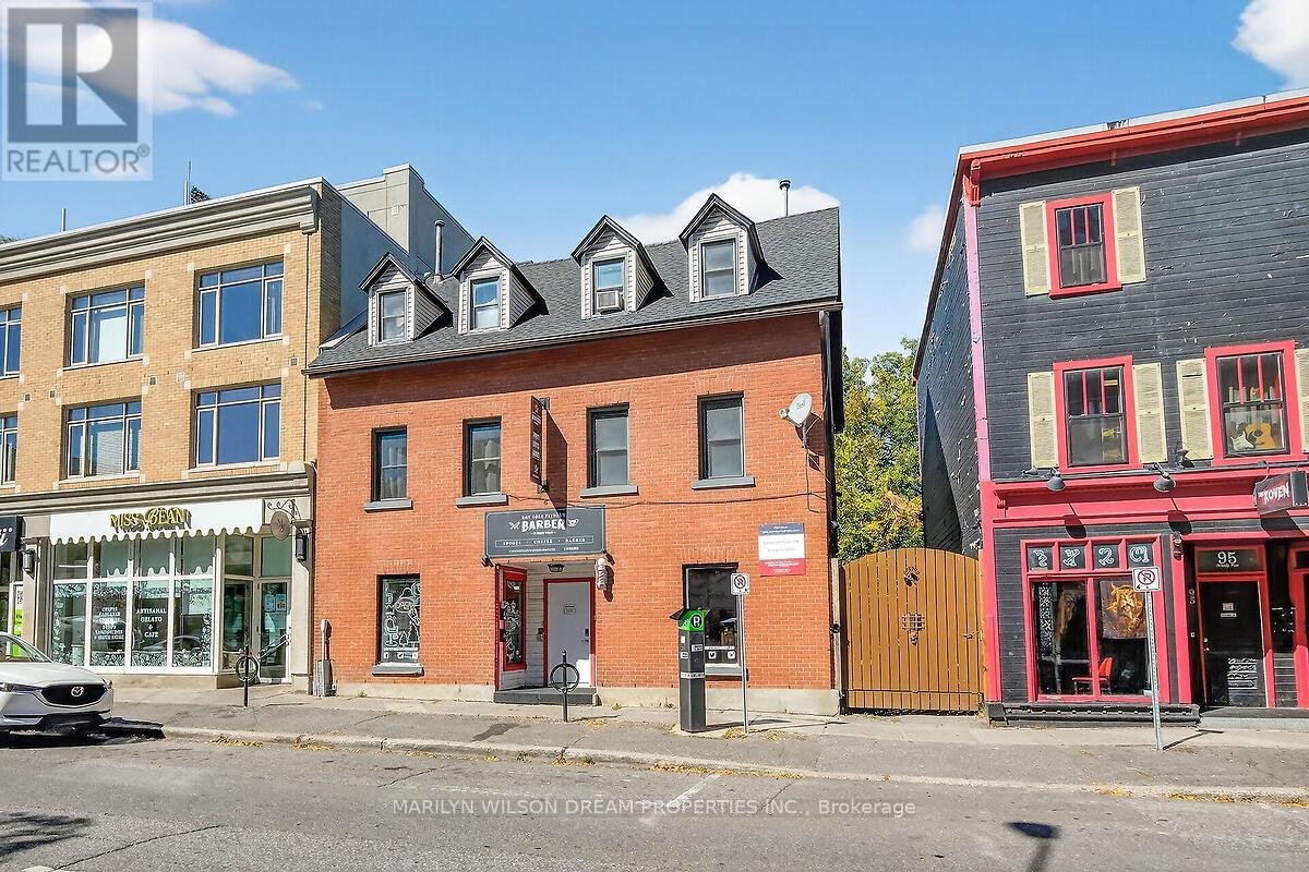 8991 Murray St, Ottawa, ON K1N 5M5