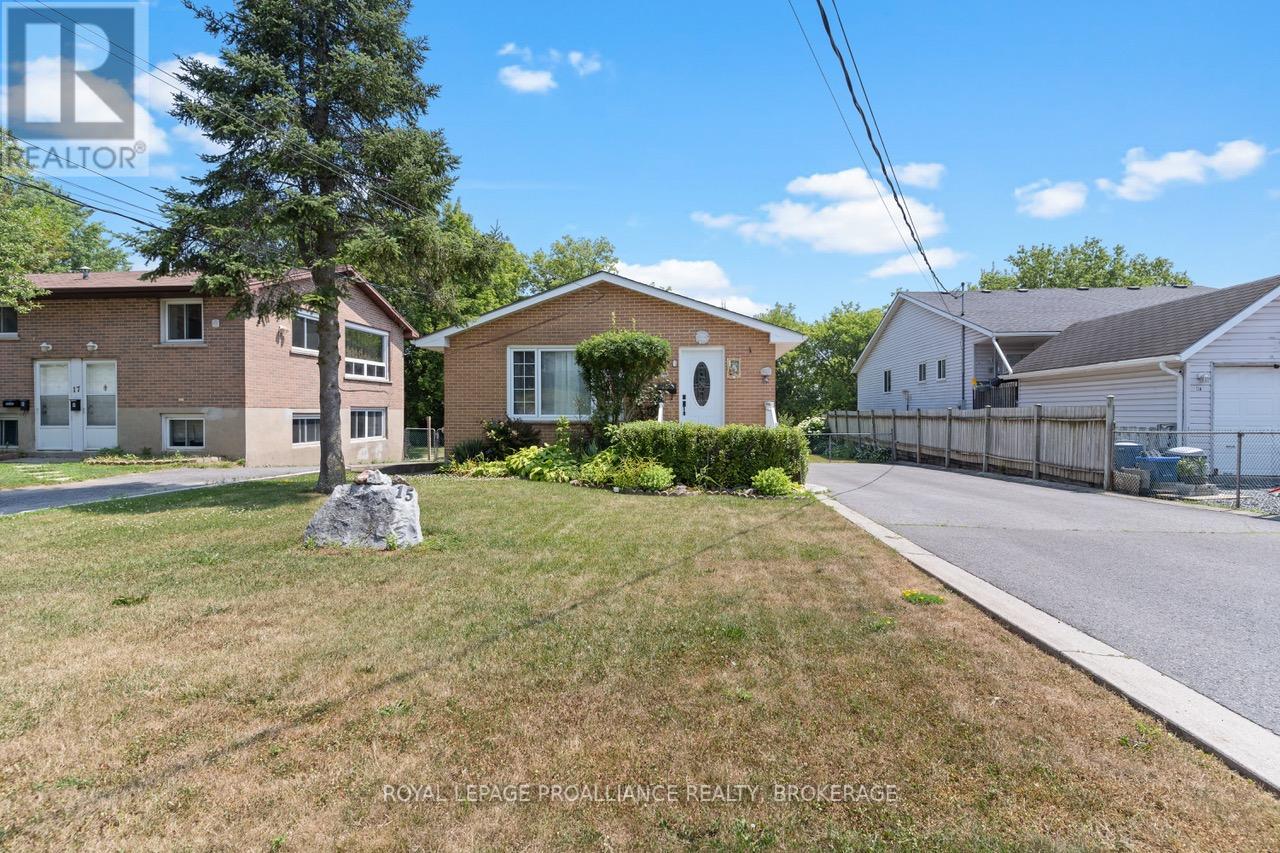 15 Shaw St, Kingston, ON K7K 4Y5