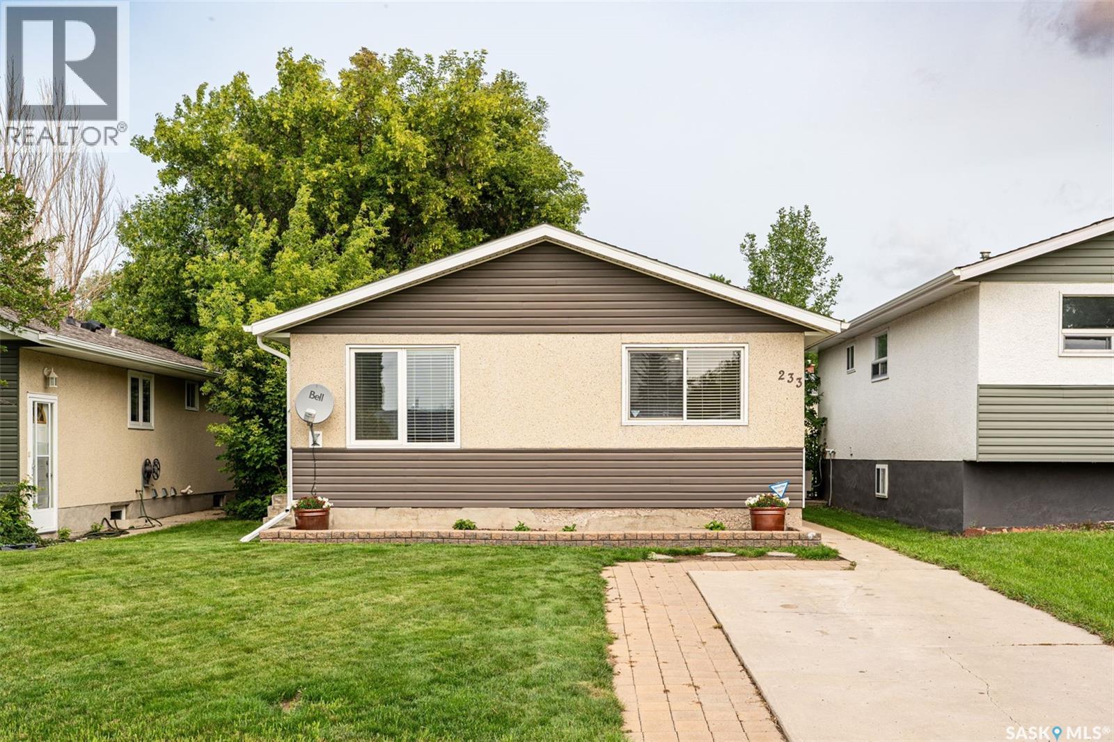 233 Boychuk Dr, Saskatoon, SK S7H 4C8