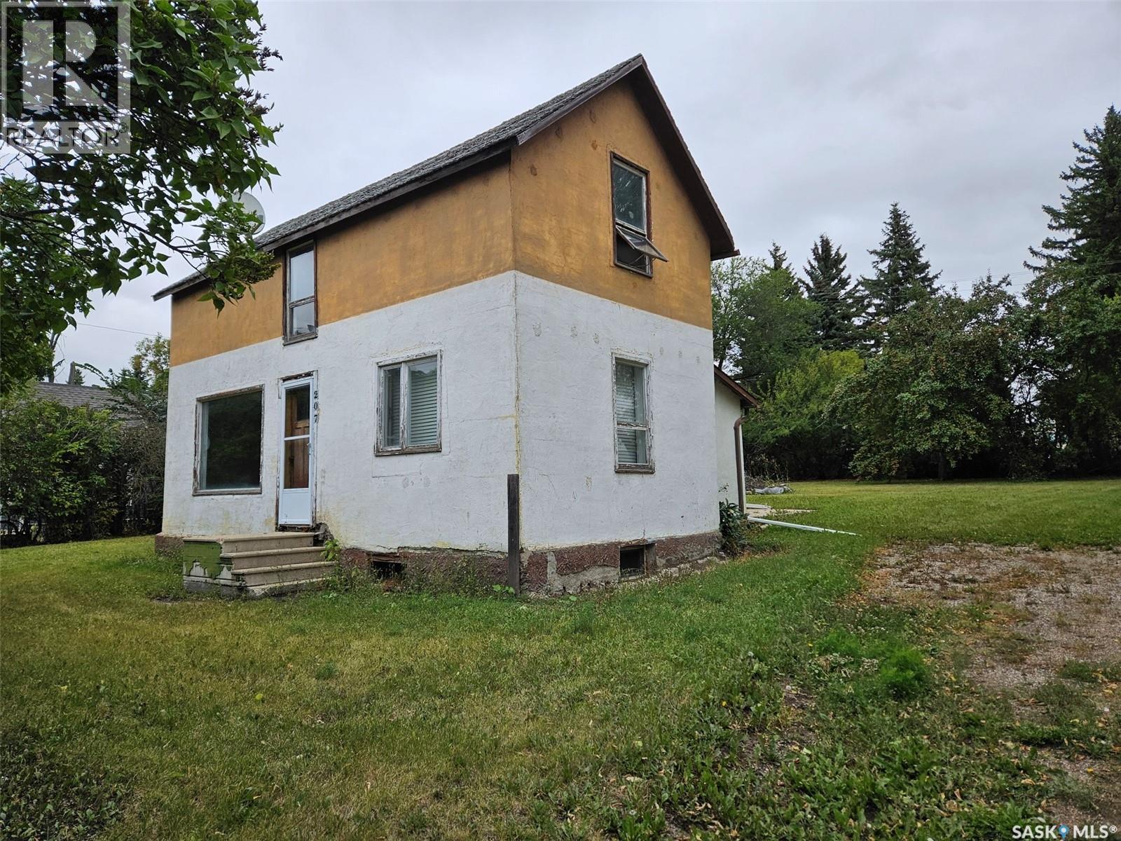 207 Walter St, Wawota, SK S0G 5A0