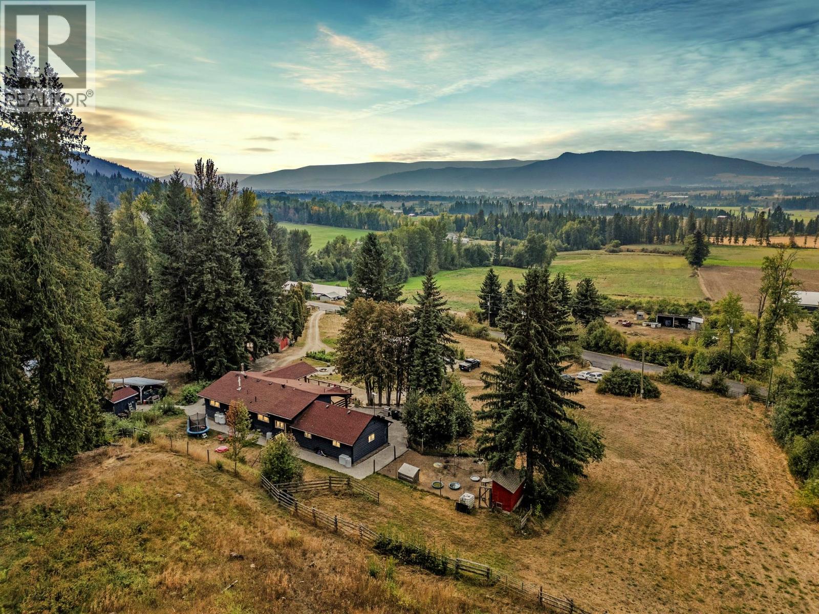 1274 Mountain View Rd, Spallumcheen, BC V4Y 0S3