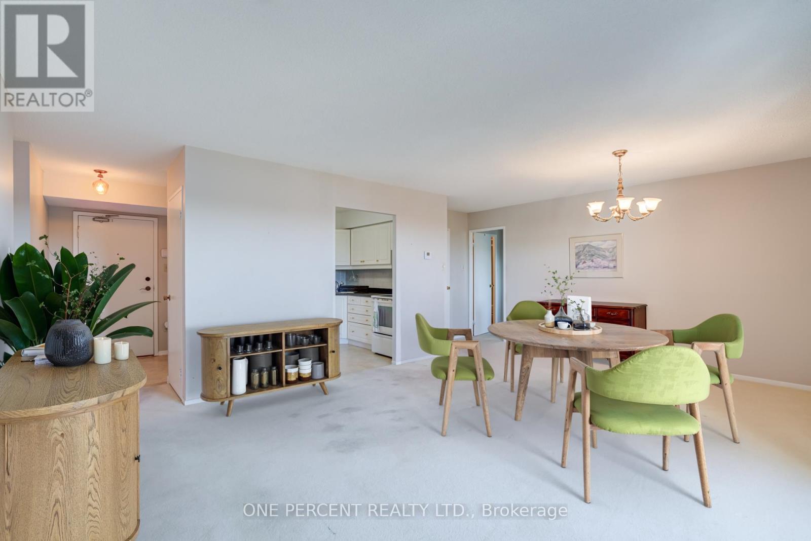 705 20 William Roe Blvd, Newmarket, ON L3Y 5V6