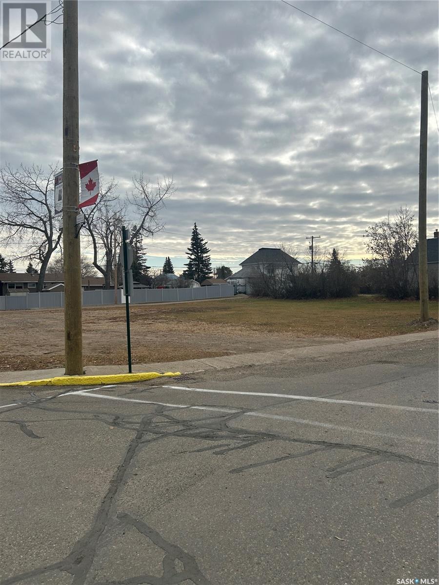 519 Main St, Oxbow, SK S0C 2B0