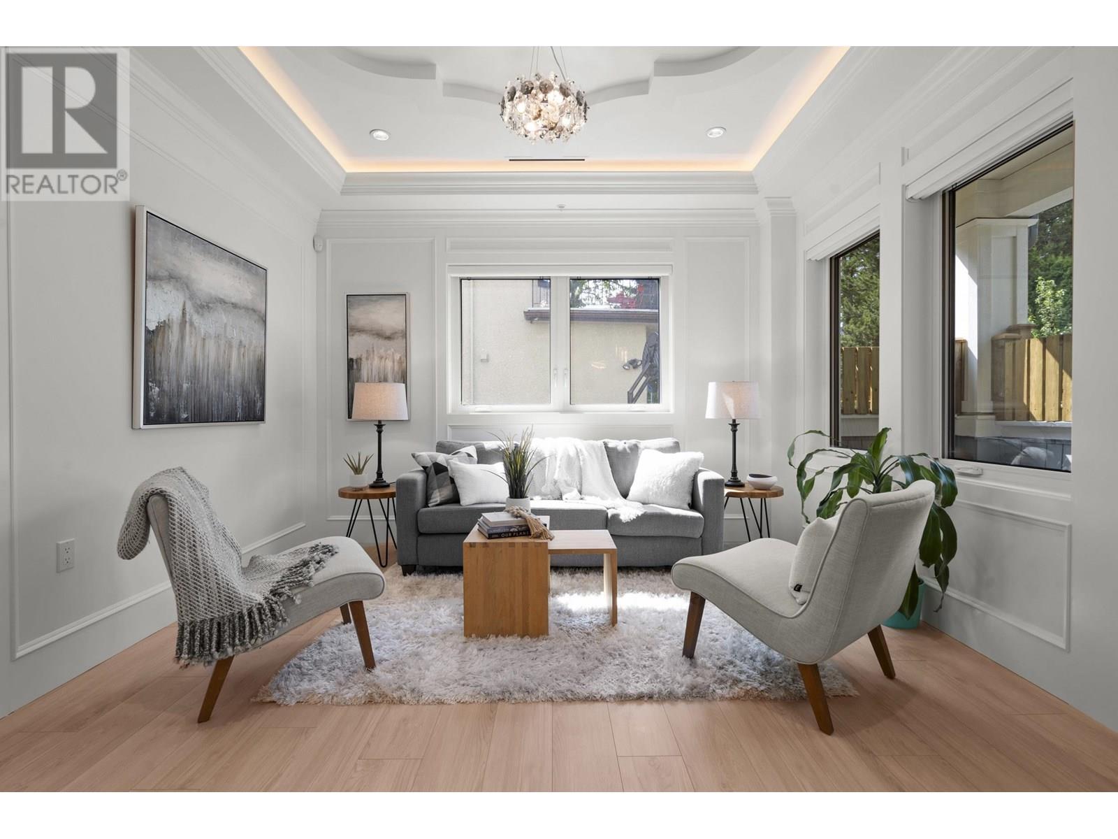 2377 W 7th Ave, Vancouver, BC V6K 1Y4
