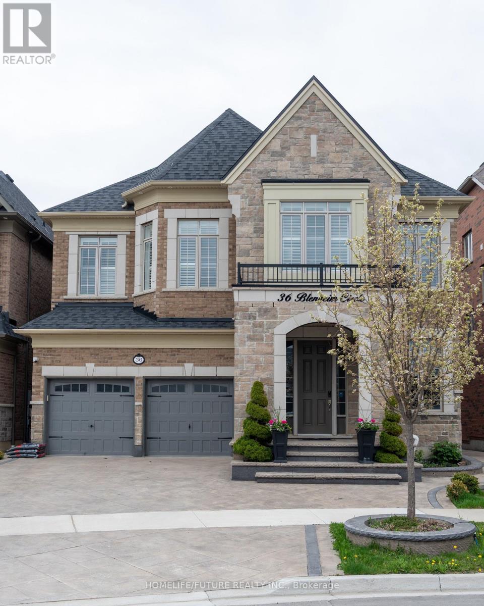 36 Blenheim Cir, Whitby, ON L1P 0E3