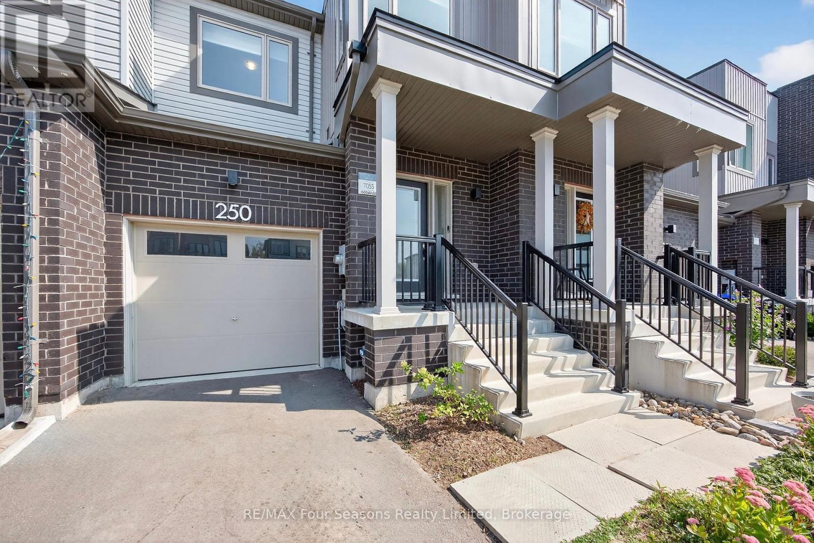 250 Atkinson St, Clearview, ON L0M 1S0