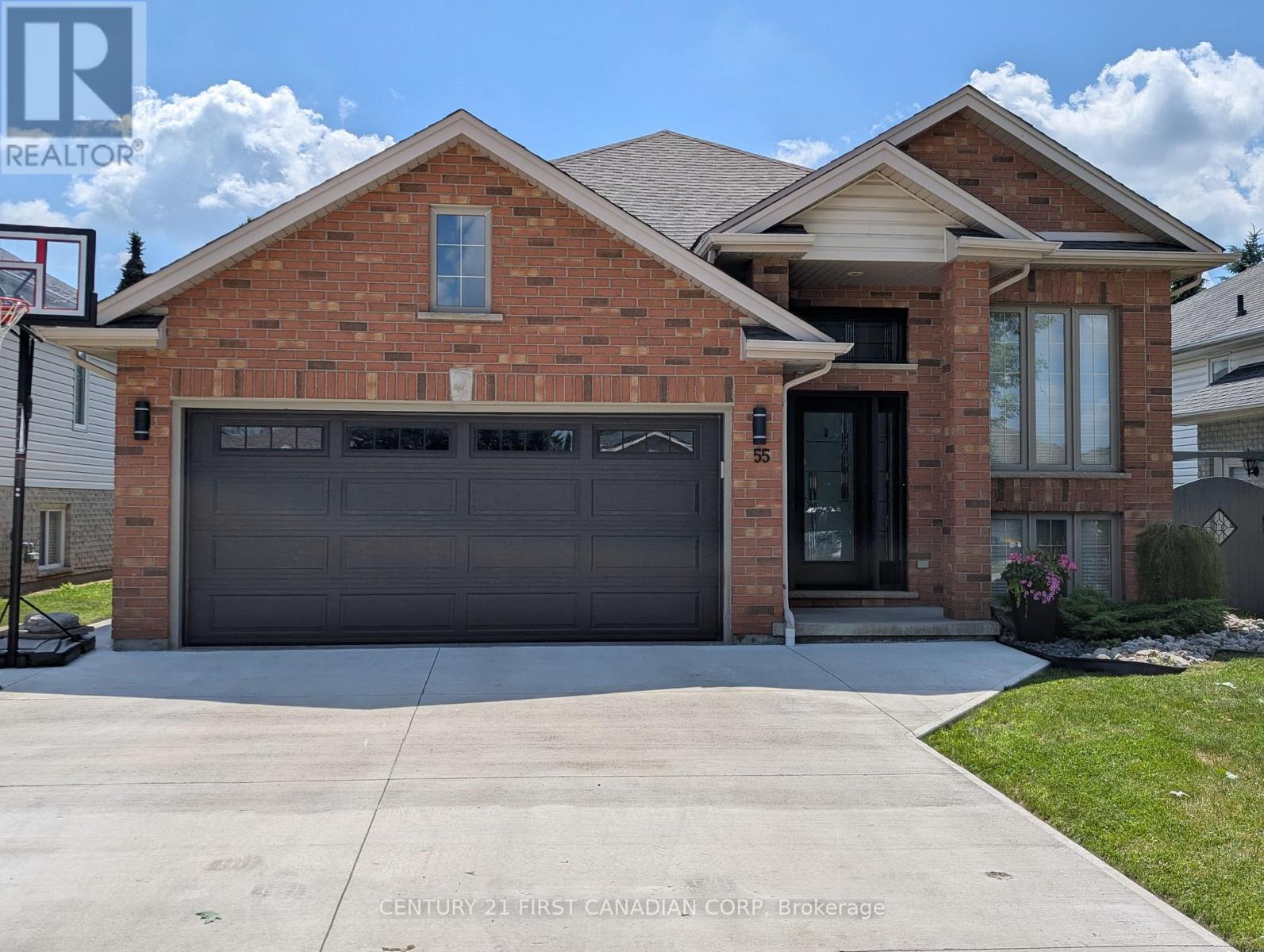 55 Queensway Dr, Strathroy-Caradoc, ON N7G 4M2