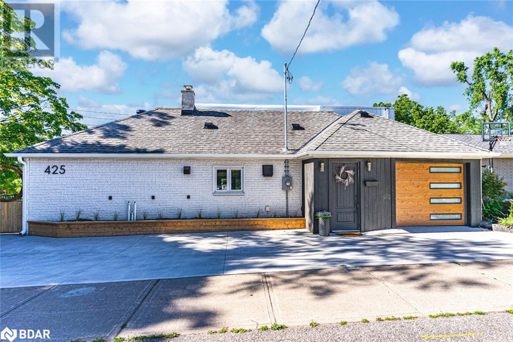 425 Codrington St, Barrie, ON L4M 1S9