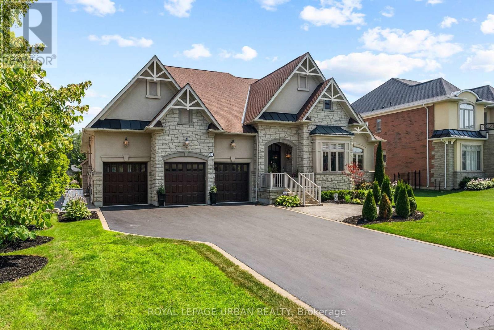 15 Country Club Cres, Uxbridge, ON L9P 0B8