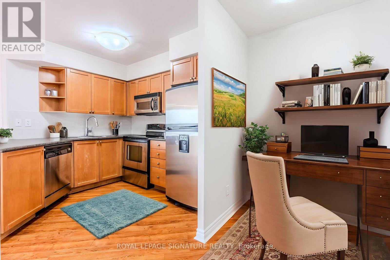 2820 3888 Duke Of York Blvd, Mississauga, ON L5B 4P5