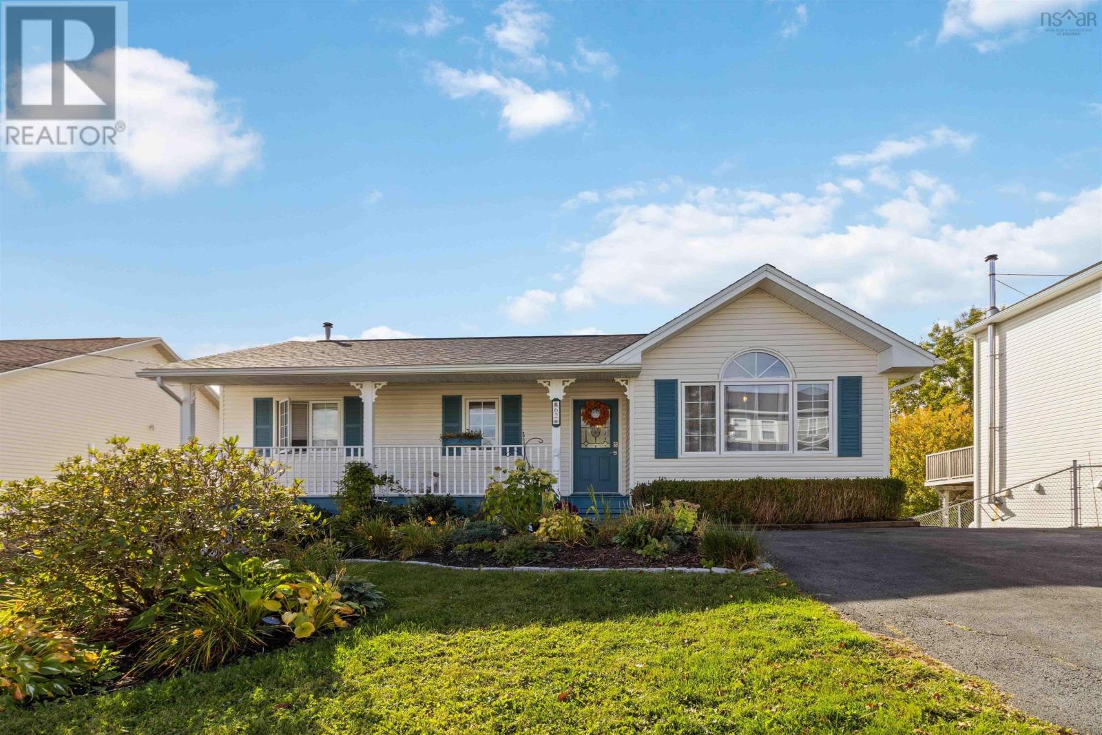 62 Bucheron Cres, Halifax, NS B4E 3H1