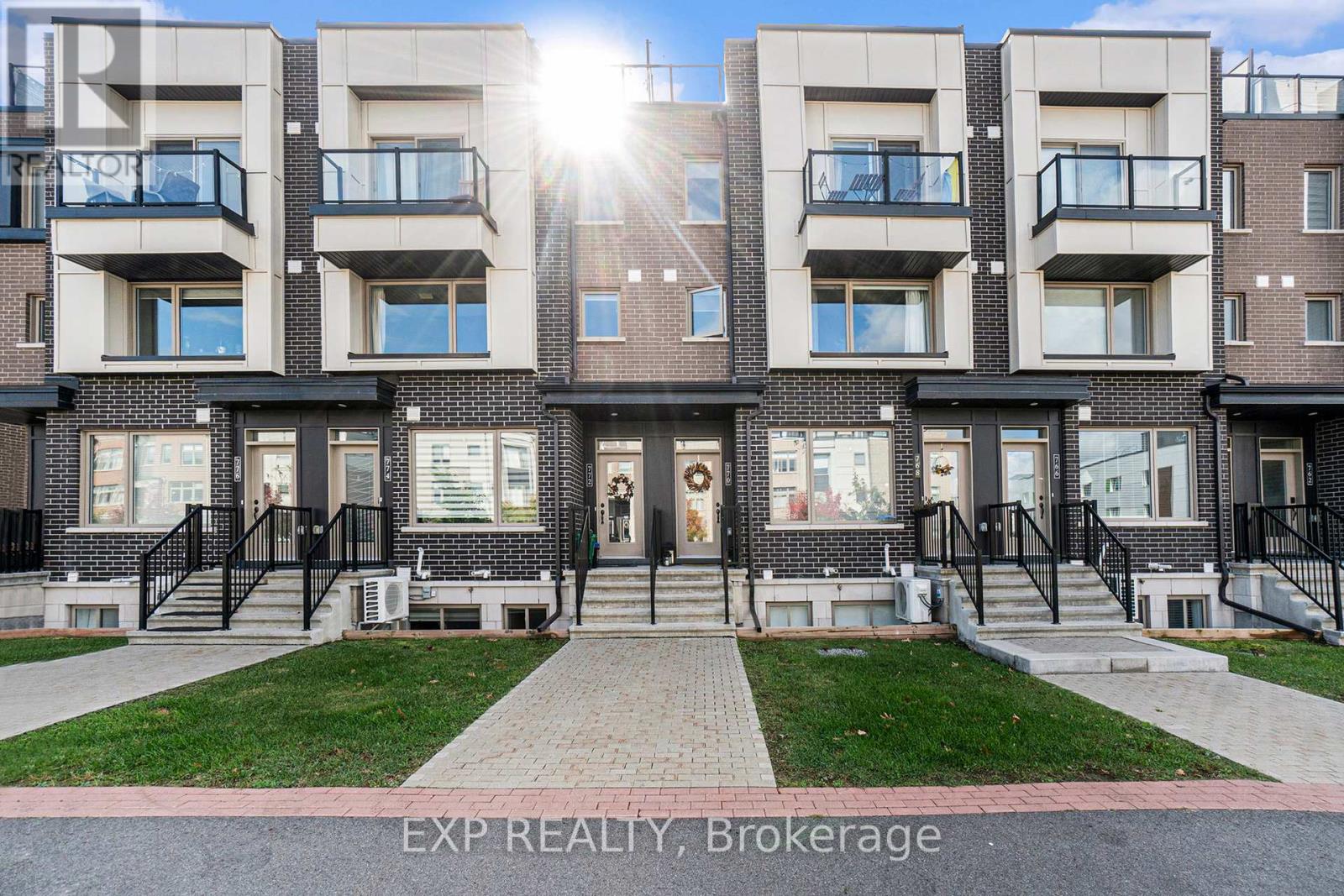 770 Mikinak Rd, Ottawa, ON K1K 5A5