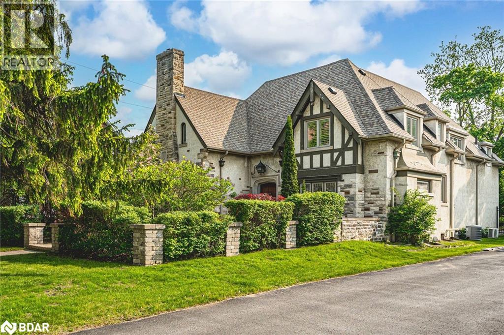 60 High St, Barrie, ON L4N 1W4