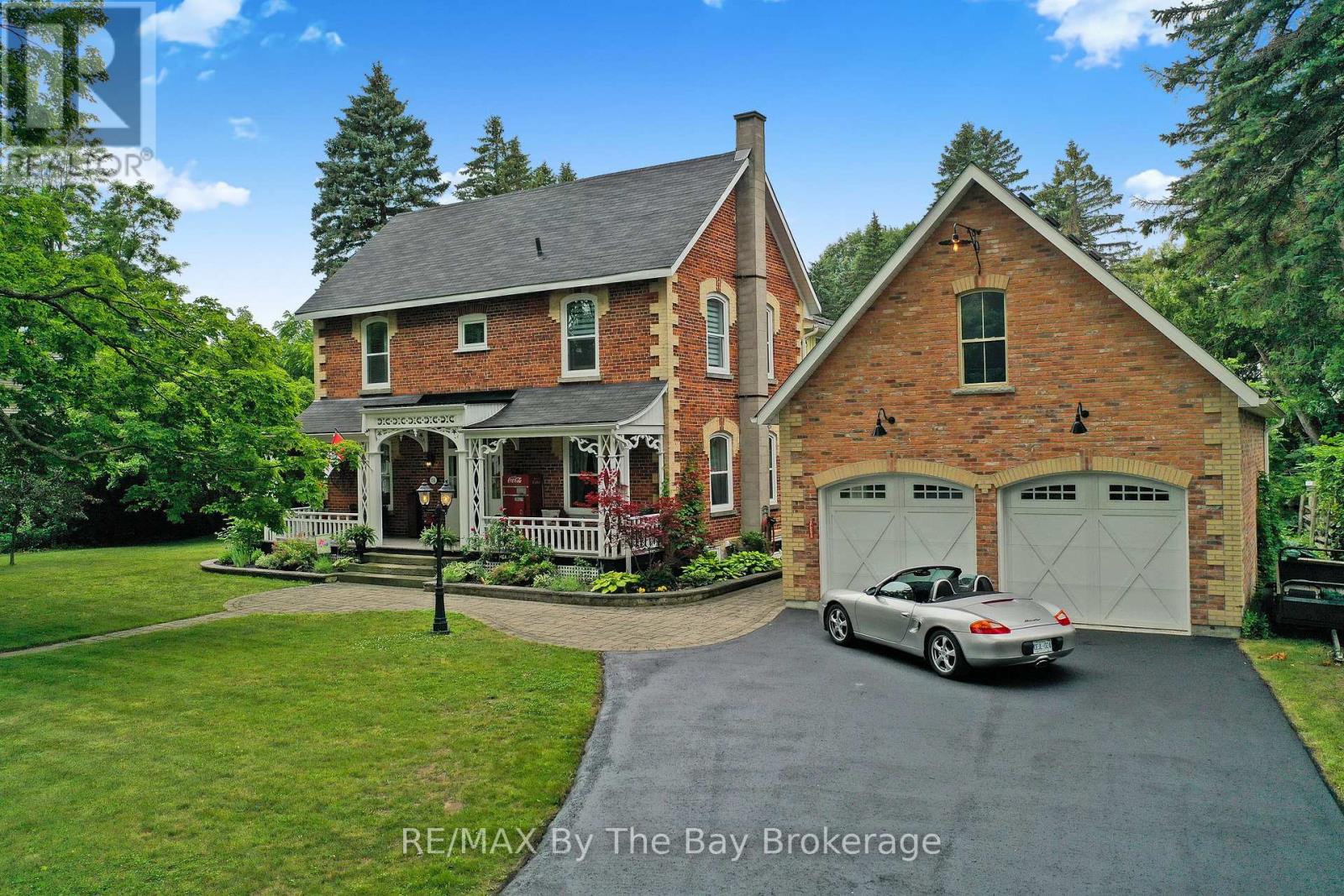 214 Elm St, Clearview, ON L0M 1S0