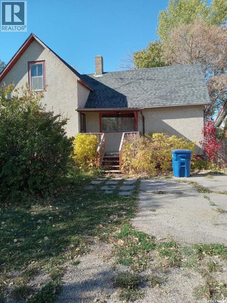 1225 Halifax St, Halbrite, SK S0C 1H0