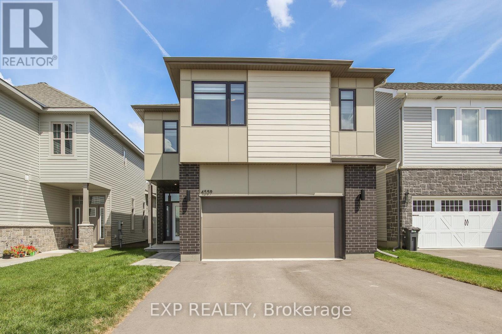 4559 Kelly Farm Dr, Ottawa, ON K1X 1G6