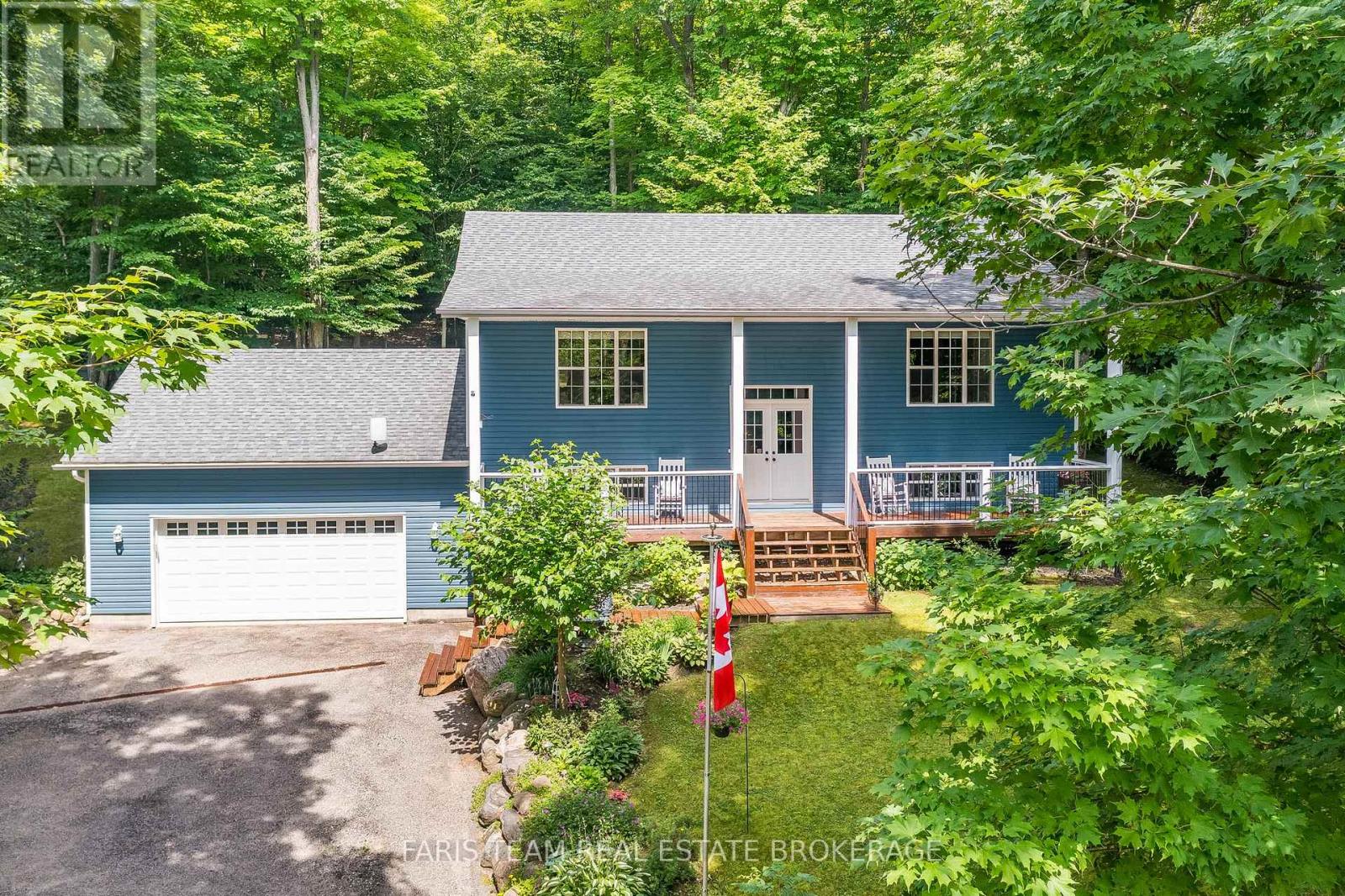 85 Farlain Lake Rd E, Tiny, ON L9M 0B5