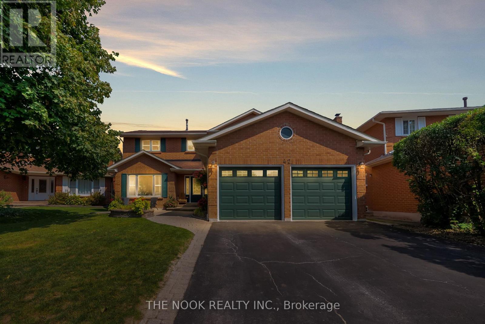42 Robinson Cres, Whitby, ON L1N 6W5
