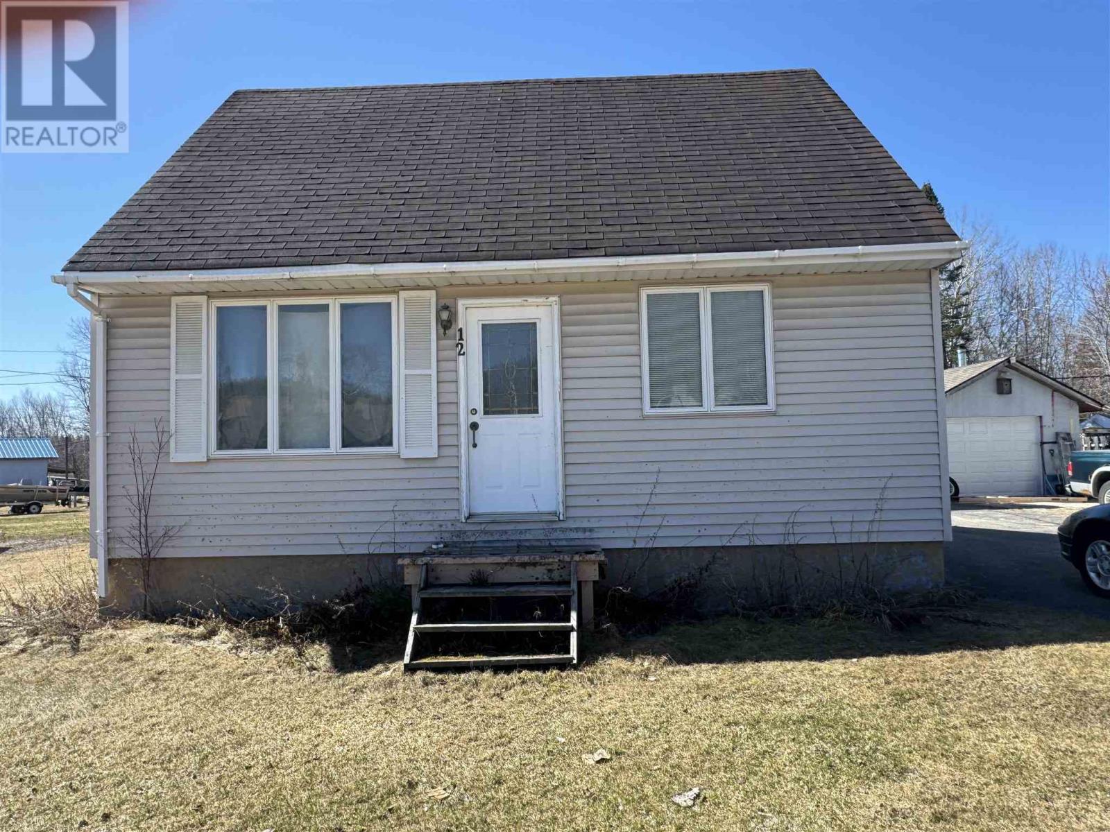 12 Redwing Ave, Manitouwadge, ON P0T 2C0