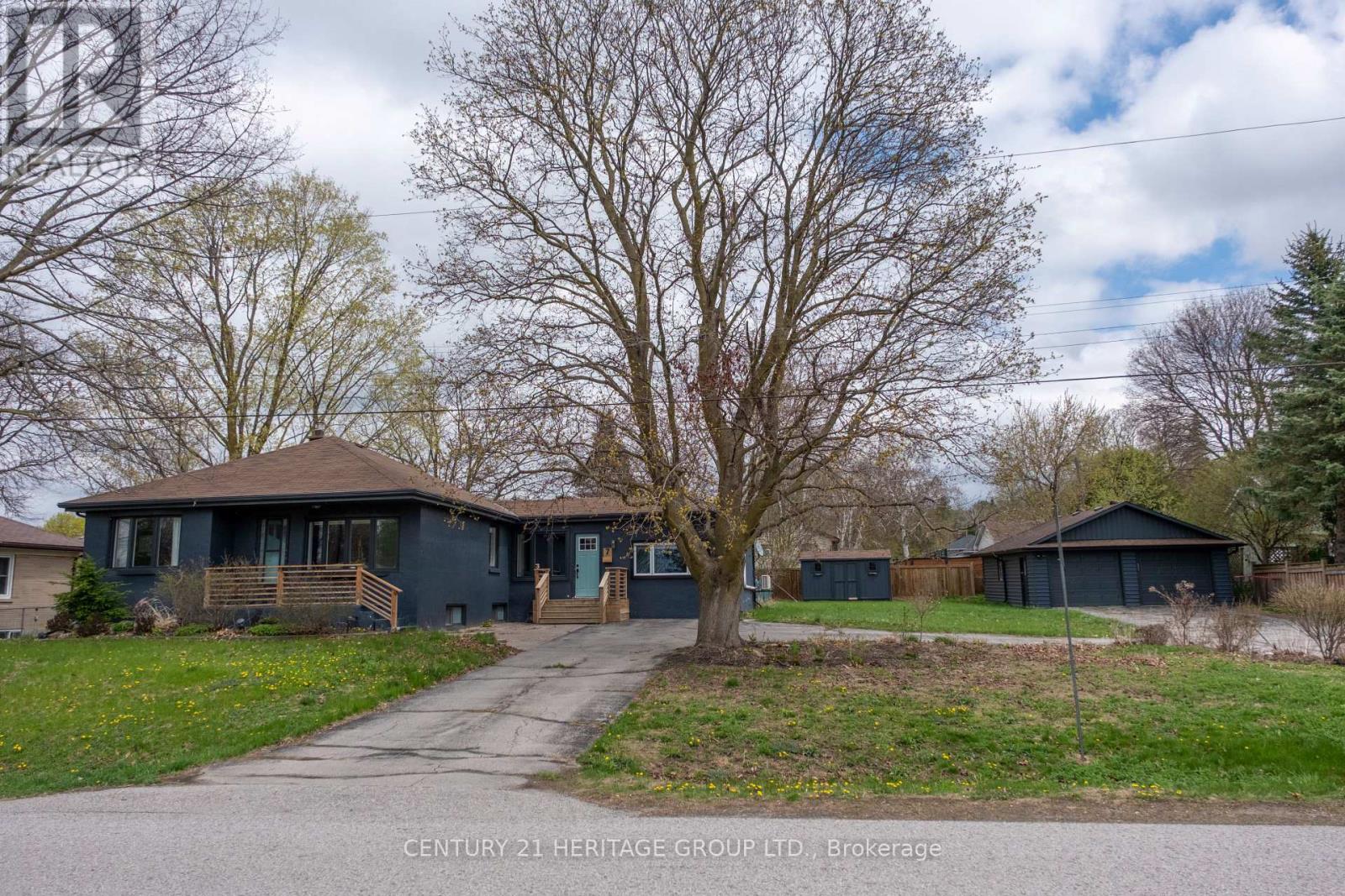 7 Victory Dr, East Gwillimbury, ON L0G 1M0