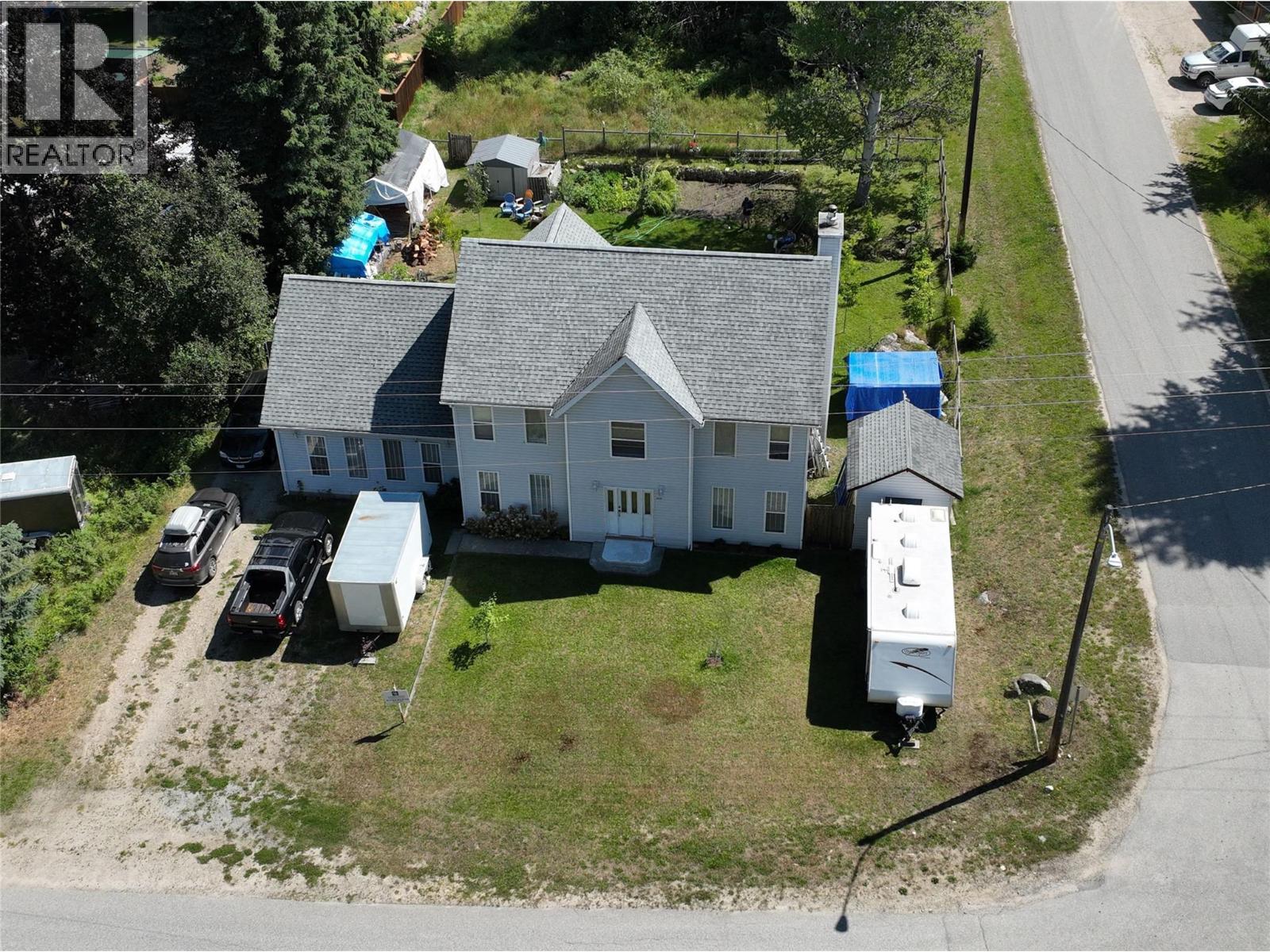 1118 Harold St, Slocan, BC V0G 2C0