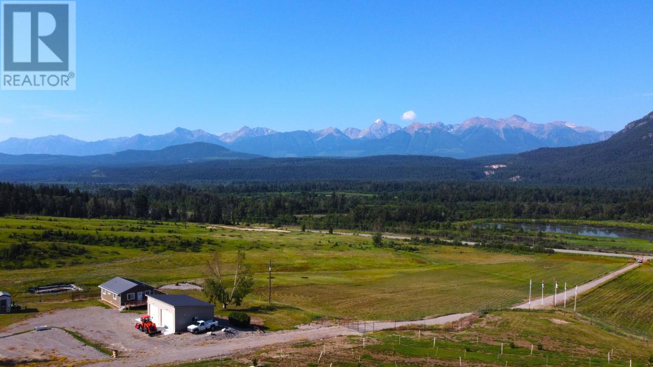 726 Hwy 95 Hwy, Spillimacheen, BC V0A 1M0