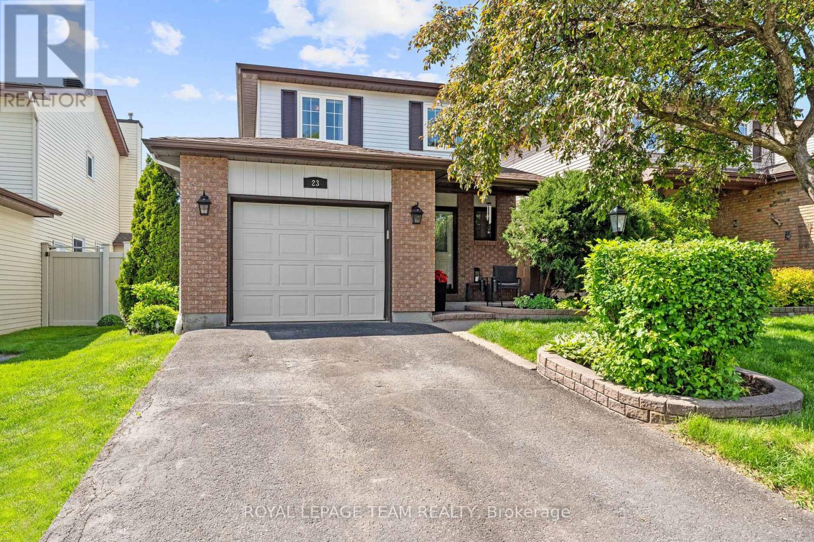 23 Glacier St, Ottawa, ON K2J 2M7
