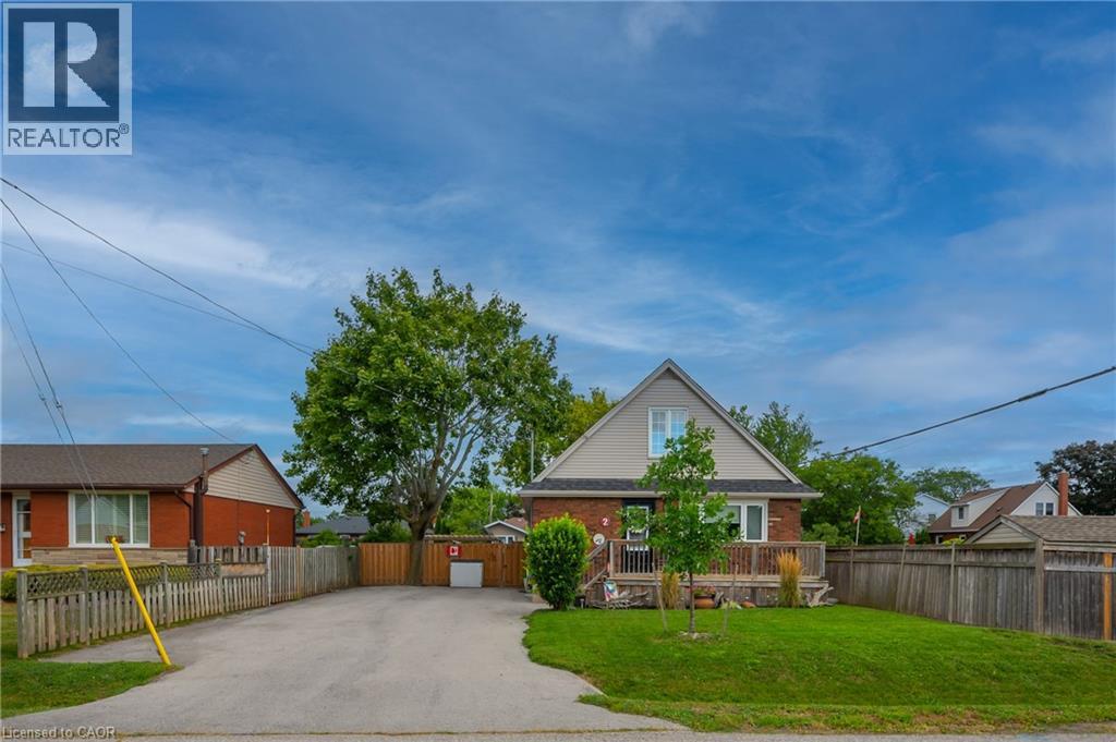 2 Cherry Ave, Grimsby, ON L3M 2G9