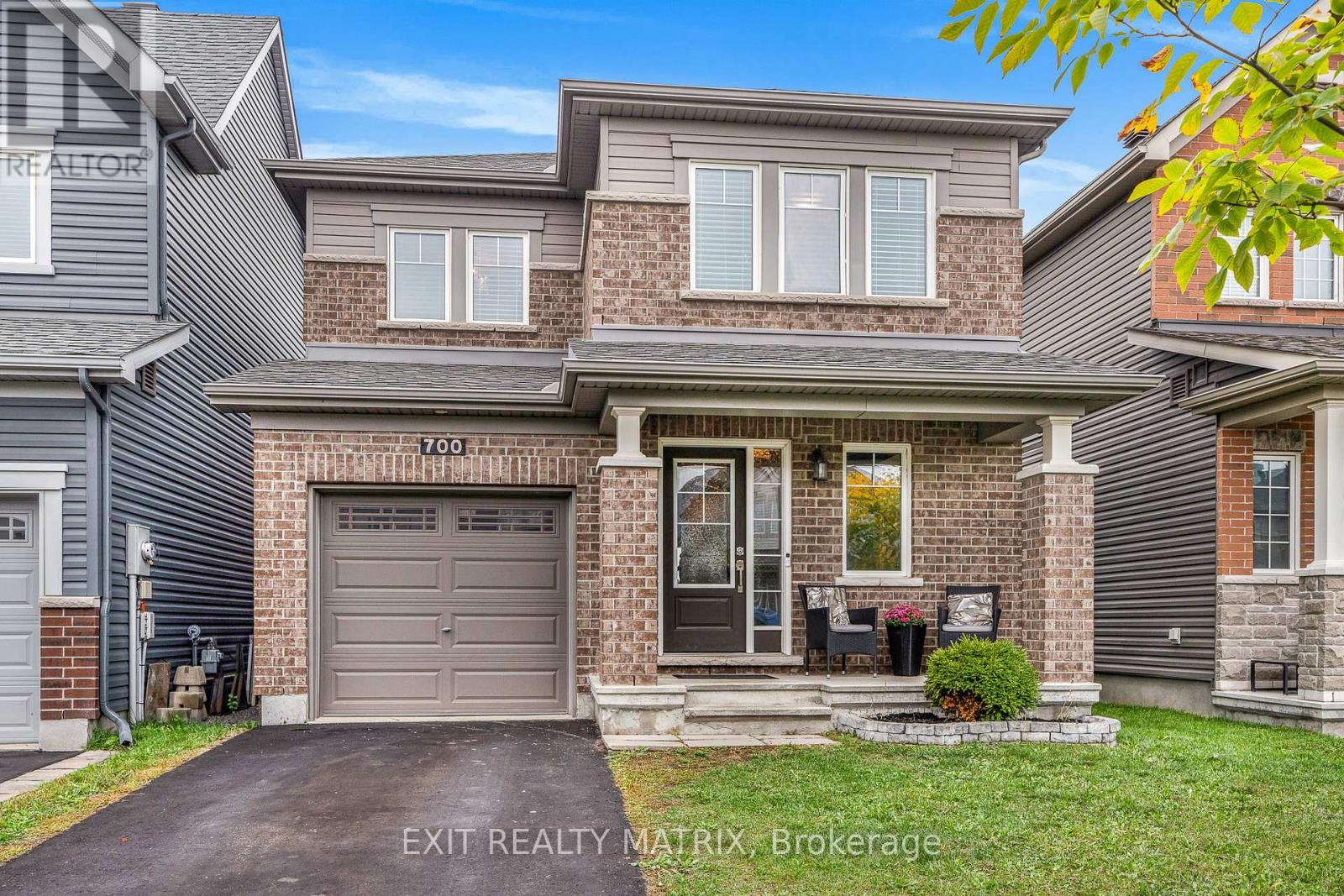 700 Magnolia St, Ottawa, ON K4A 3W4